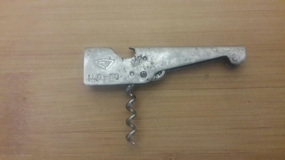 Штопор, відкривачка, консервний ключ