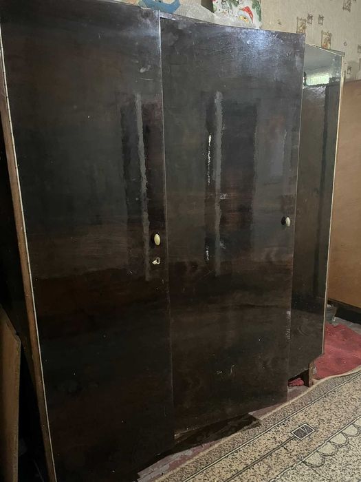 Продам два шкафа