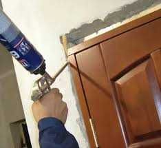 Установка міжкімнатних дверей Установка вхідних дверей Ремонт дверей