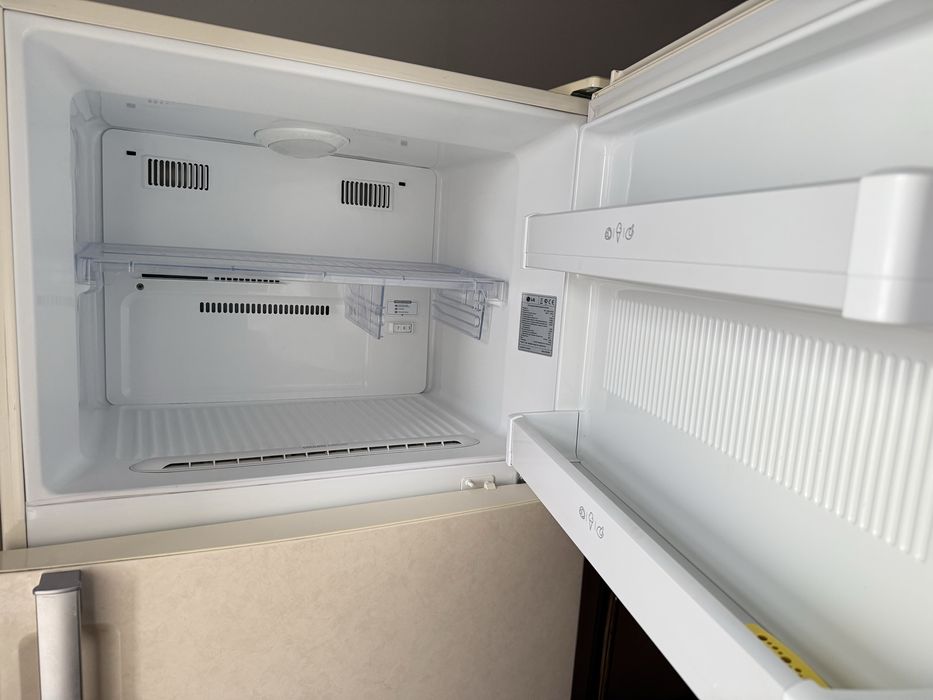 Холодильник LG двокамерний GR-R562JVQA