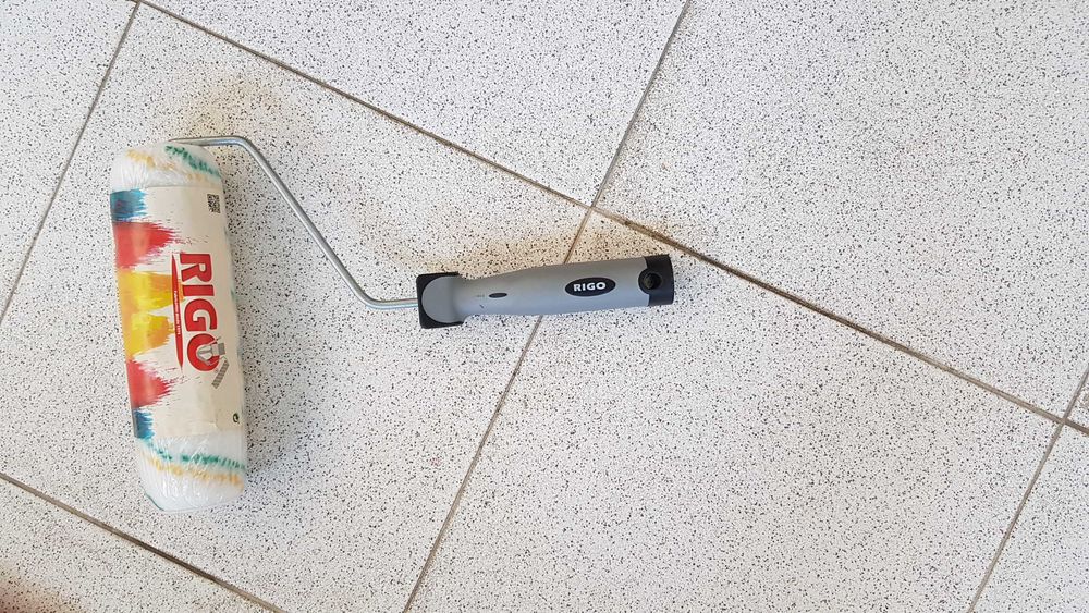 Seis rolos de pintura novos