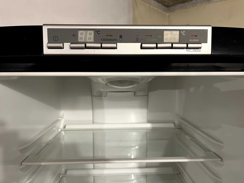 Frigorífico Combinado PRETO AEG/ELETROLUX Santo