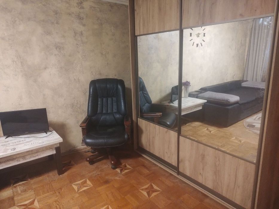 Здаєтся одна кімната в двох кімнатній квартирі