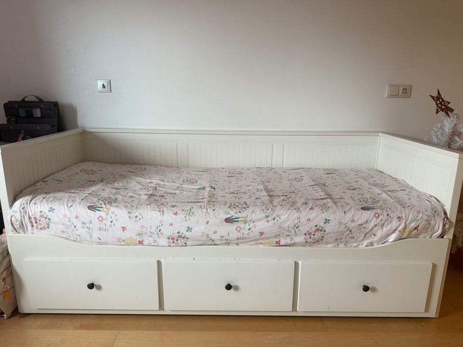 Cama Hemnes com 3 gavetas