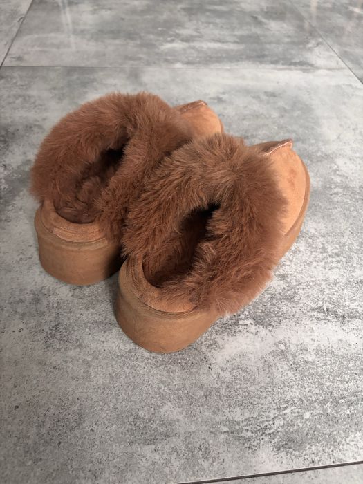 Klapki / buty zimowe mukluki ocieplane w kolorze carmelowym