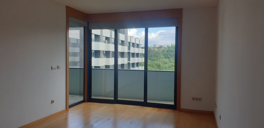 Excelente Apart. T2 (Equipado). Urb. Qta Portela