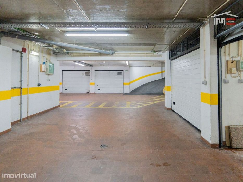 Garagem à Venda em Alfragide | 14,20 m² | Excelente Localização