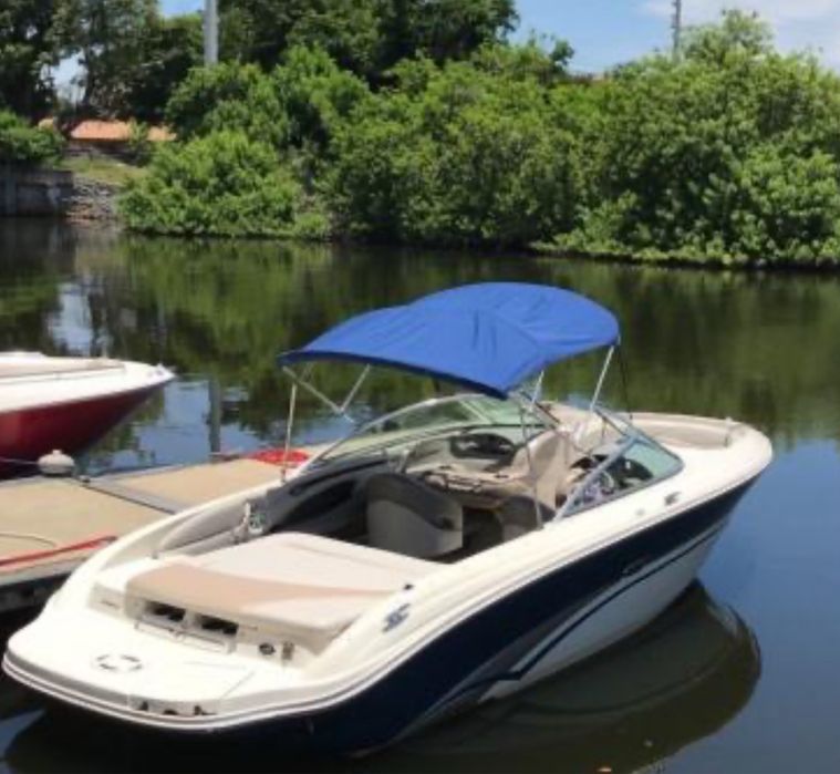 Sea Ray 220 Bow Rider ano2003/2004