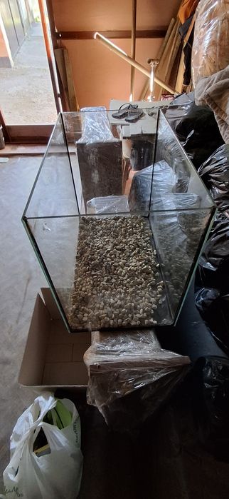 Акваріум з аксесуарами