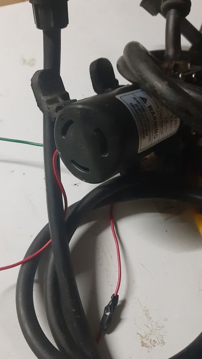 Bomba de água a funcionar como nova
