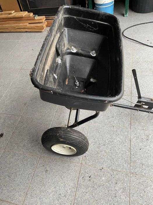 ADUBADOR para relvado