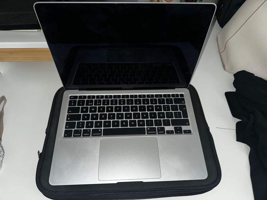 MacBook Air 13″ em Excelente Estado
