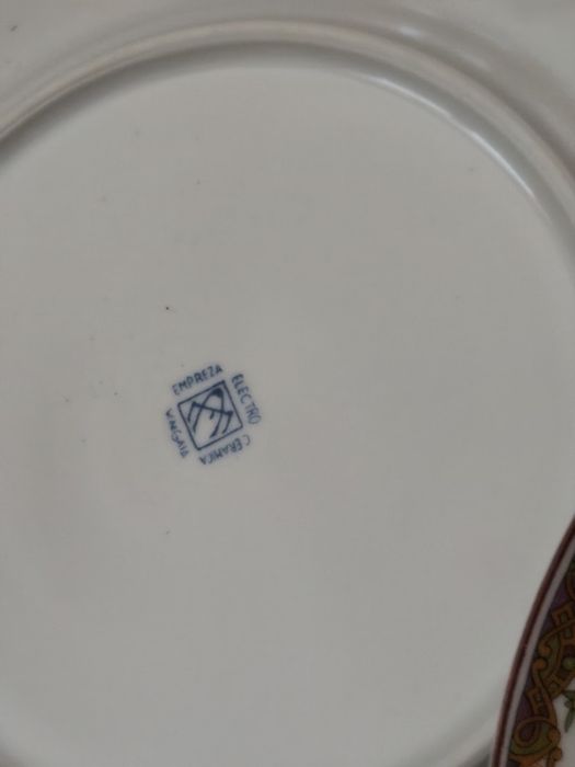 Pratos antigos Electro Cerâmica de V. N. Gaia