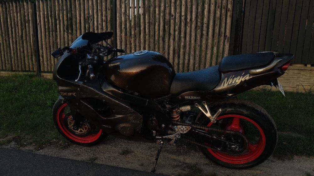 Kawasaki ZX9R 1999r