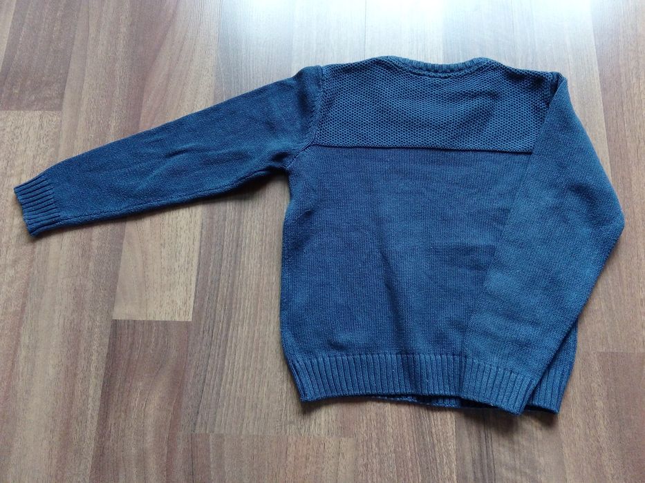 Sweter, r. 110/116, granatowy, ciepły.