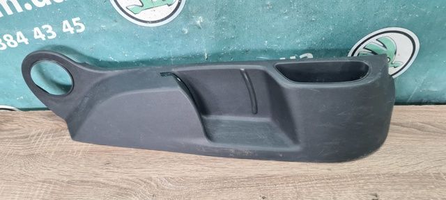 Кришка сидіння передня права Skoda Octavia A5 вживана 1Z0881318Q