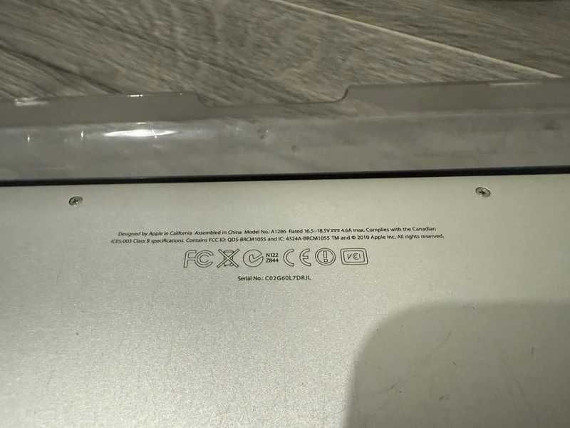 MacBook Pro A1286 pasy / bialy ekran zawiesil sie na logo  + ladowarka