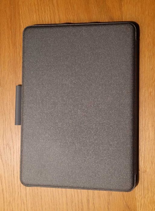 iPad 7th gen Wi-Fi 32 GB space gray + klawiatura Logitech Combo Touch