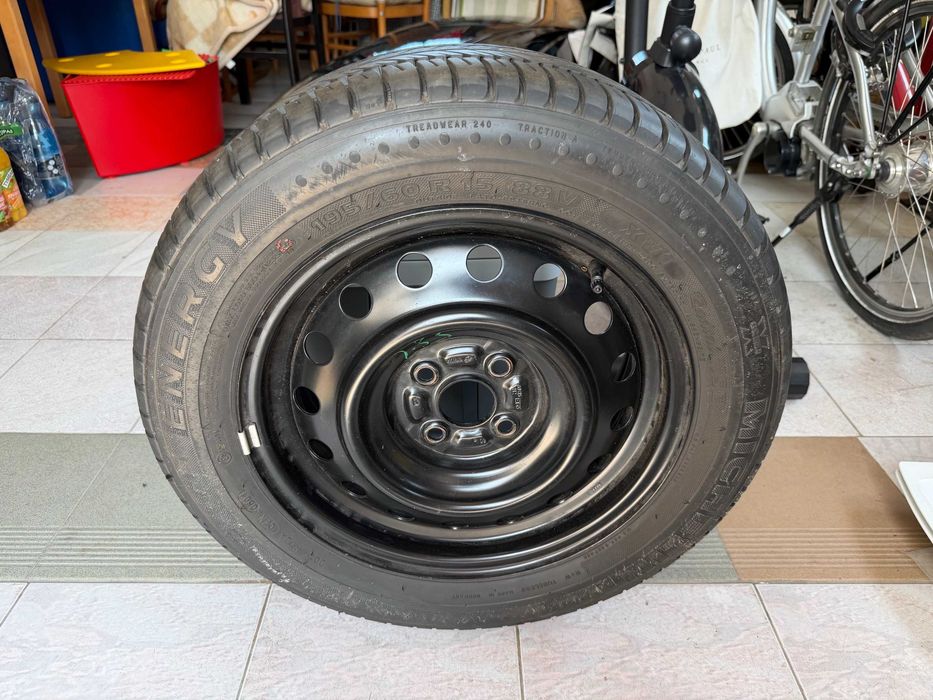 Toyota Corolla 2004 sprzedam koło zapasowe kompletne.