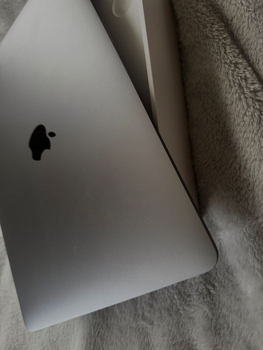 Apple macbook air 2020 i5, 256gb  без блокувань
