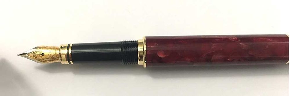 caneta de tinta permanente em resina aparo médio