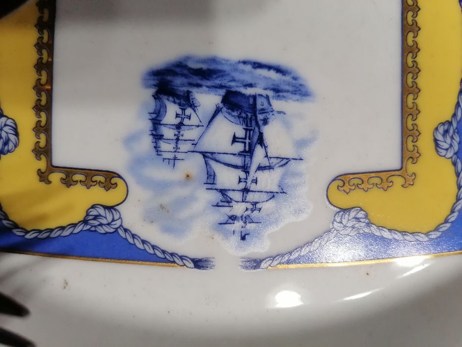 Travessa com 6 garfos e uma Espátula, em porcelana