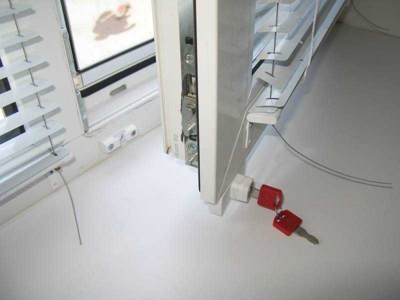 РЕМОНТ та РЕГУЛЮВАННЯ вікон, обслуговування. Регулировка окон, дверей.