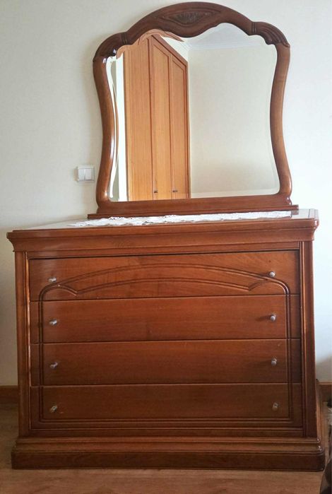 Vendo Comoda em Madeira