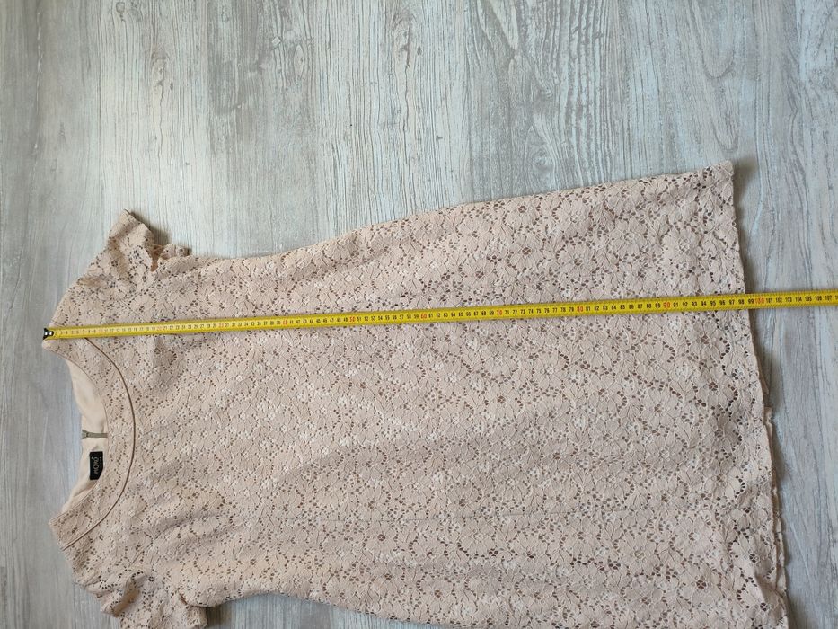 Koronkowa sukienka 46