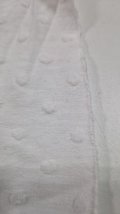 Dzianina biała wytłaczana szer.165 cm.