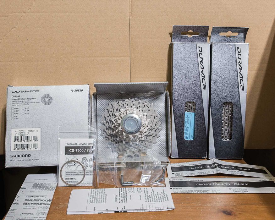 Shimano Dura Ace CS-7900 Kaseta 11-28T + 2 x Łańcuch Dura Ace CN-7901