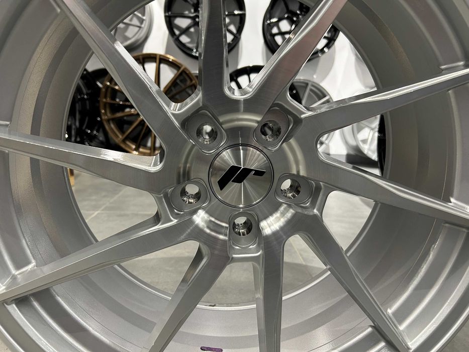 Felga aluminiowa Japan Racing JR36 9.0" x 20" 5x114.3 ET38