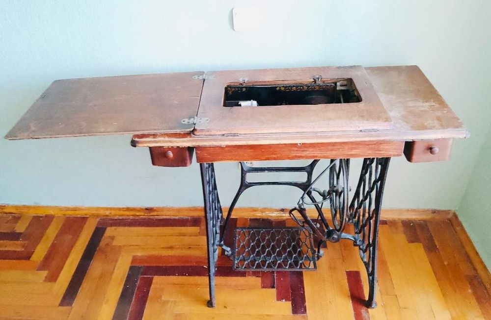 Продаю швейную машину