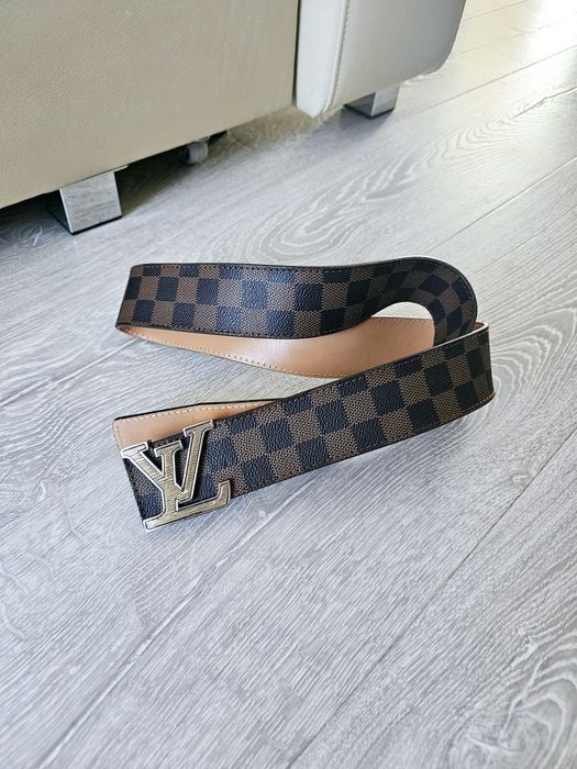 Brązowy pasek w monogram 108 cm