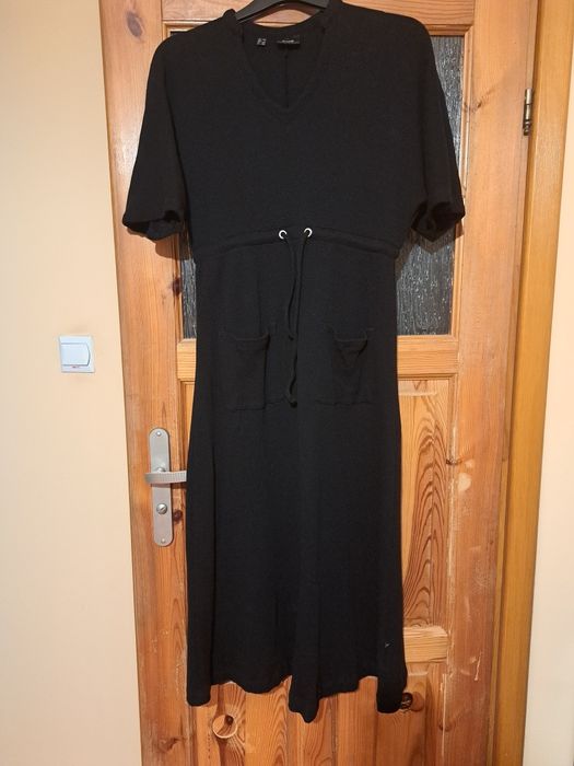 Czarna sukienka midi  bawełniana krótki rękaw.