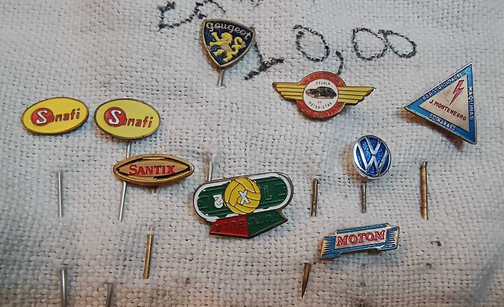Lote Pins Variados