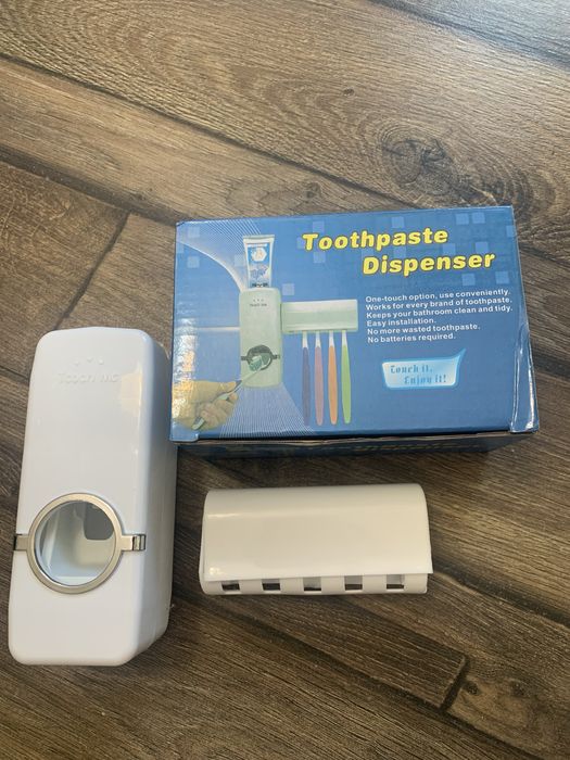 Dozownik pasty do zębów + uchwyt na szczoteczki