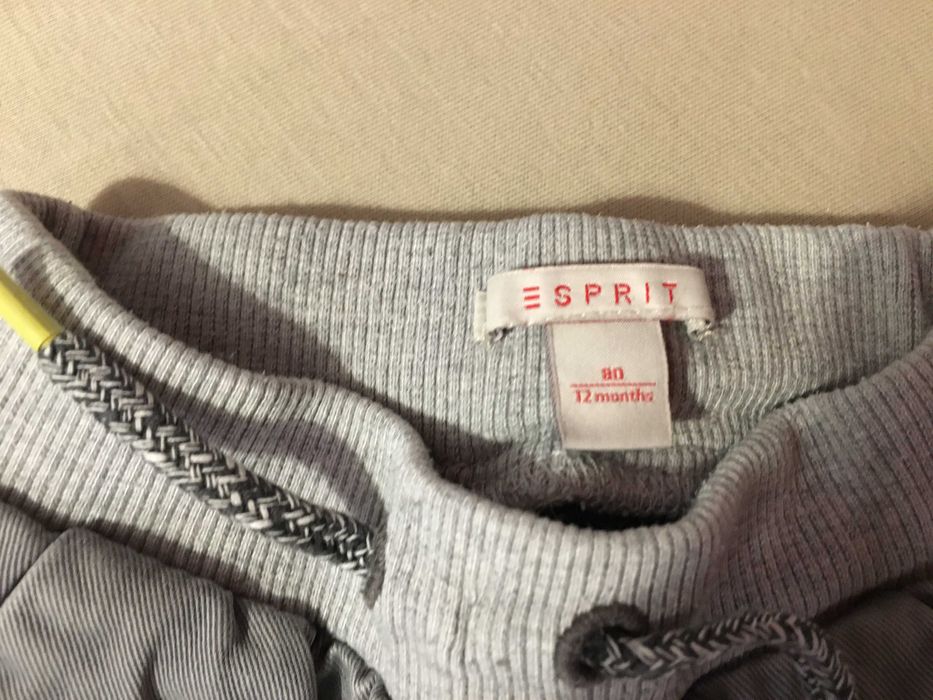 Szare spodnie chłopięce Esprit eleganckie jeasny r 80