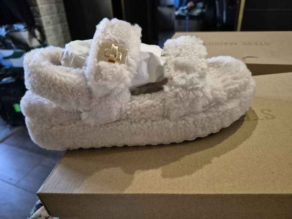 Продам босоніжки Ugg