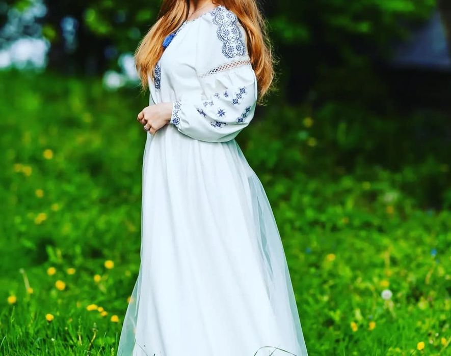 Вишита сукня жіноча