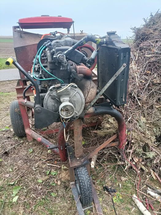 Rębak do gałęzi na 4 noże wydajny i mocny