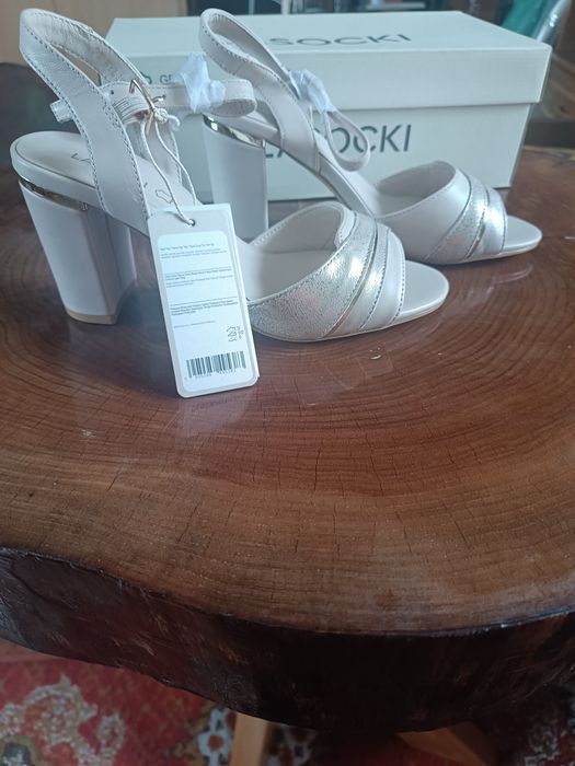 Sandały na słupku Lasocki