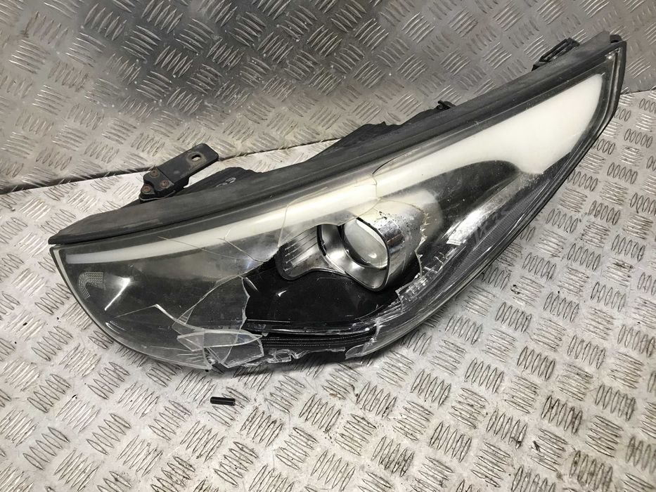 Lampa lewa Przód przednia hyudai ix35 lift europa Uszkodzona
