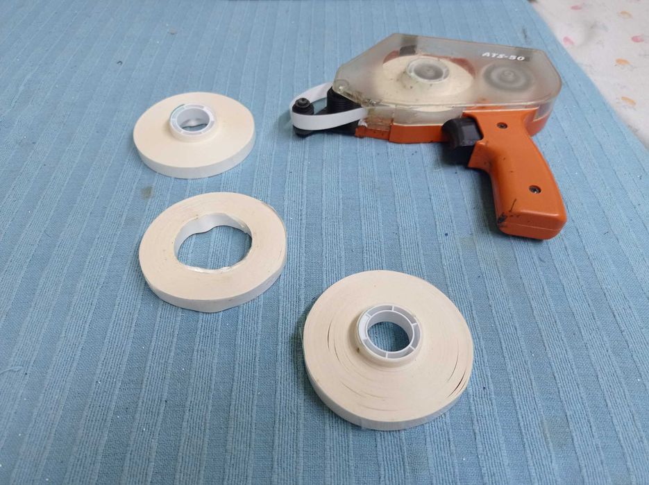 Máquina de colar fita em papel - Tipografia