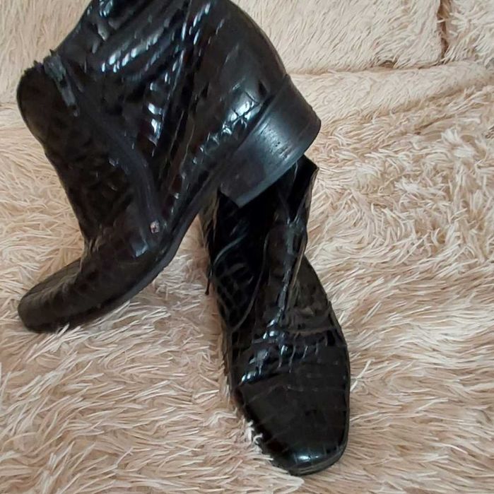 Сапожки  кожа 39р тисненые