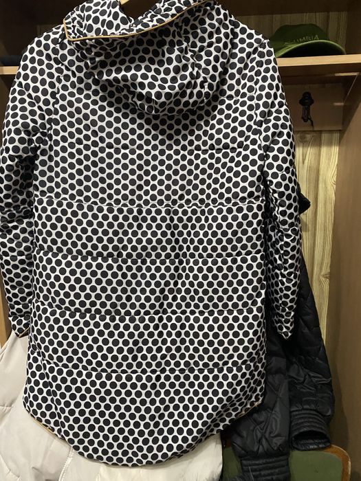 Продаються дві куртки на діачинку 14-16 років.Перша осінь весна а друг