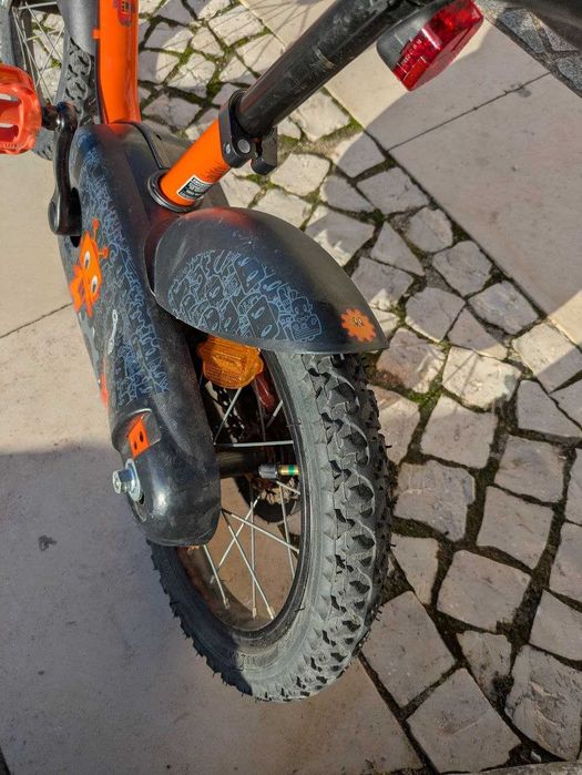 Bicicleta criança Rodas 14 Com capacete e rodinhas de apoio