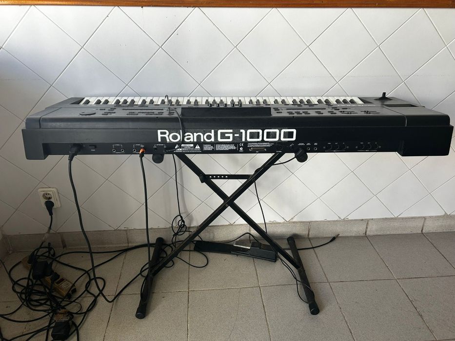 Piano Roland G-1000 USADO