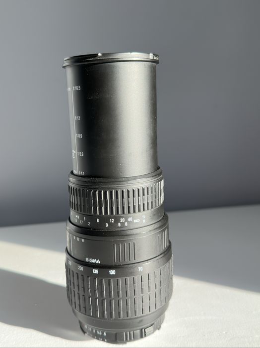 Обʼєктив Sigma 70-300mm f/4-5.6 Macro Super