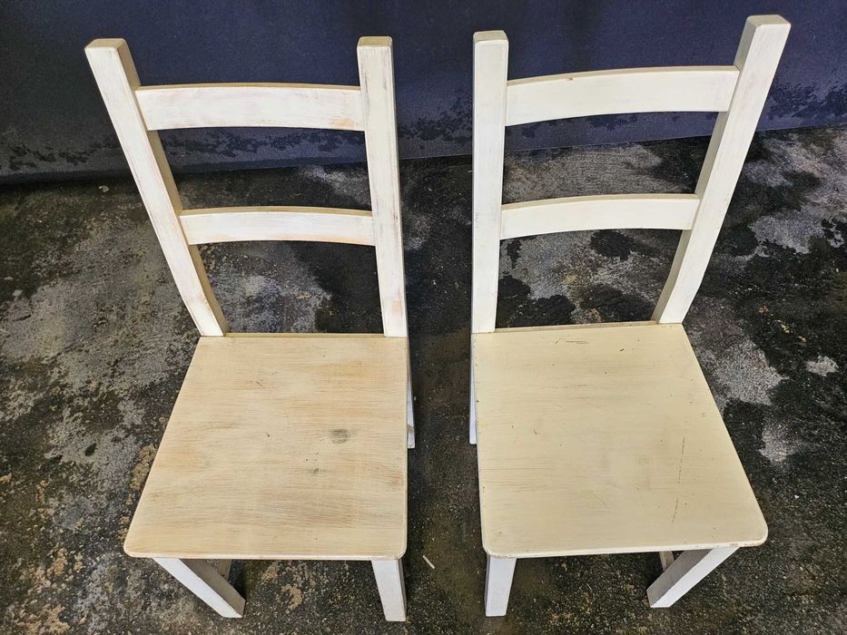 Cadeiras de sala em madeira